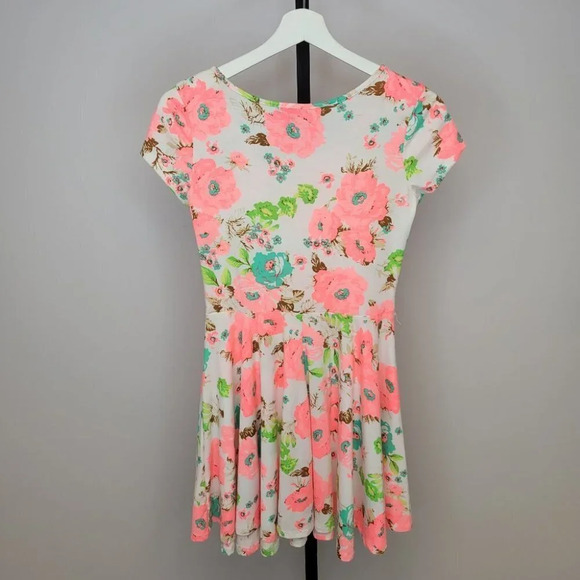 UK2LA  Womens Floral Dress Size Medium - Picture 2 of 4